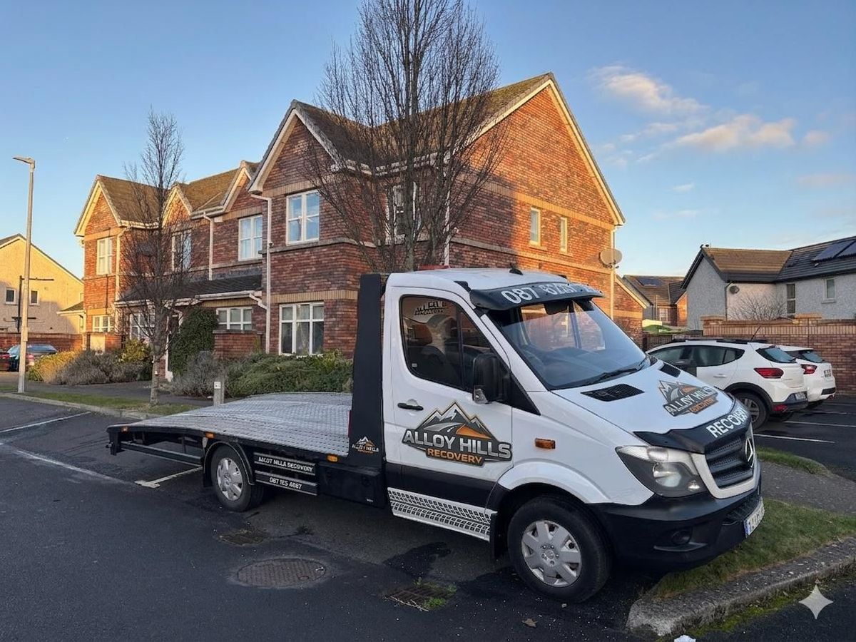 Alloy Hills Recovery flatbed recovery truck parked and ready for a job in Dublin 15